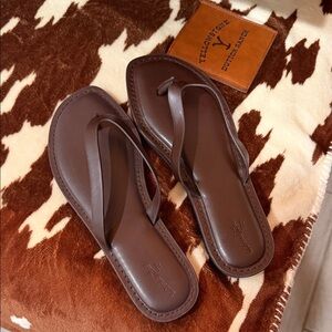 Universal Thread Brown Leather Thong Sandals